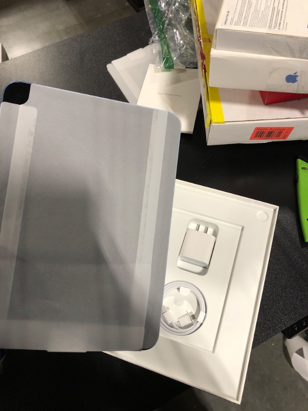 Photo 1 of ** DOES NOT TURN ON OR CHARGE. USE FOR PARTS**
Apple iPad (10th Generation): with A14 Bionic chip