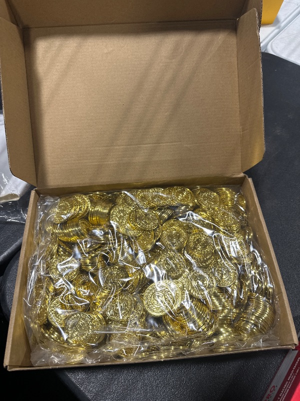 Photo 2 of 1000 Pcs Pirate Gold Coins Plastic Treasure Coins Play Toy Coins Fake St. Patricks Coin for Pirate Party Favors Supplies Treasure Hunt Game Teachers Classroom Reward