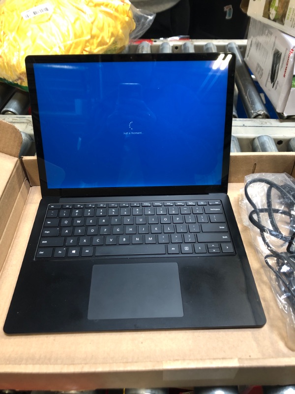 Photo 5 of Microsoft Surface Laptop 3 13.5in Touchscreen Intel i7 16GB RAM 256GB Windows 10 (Renewed)