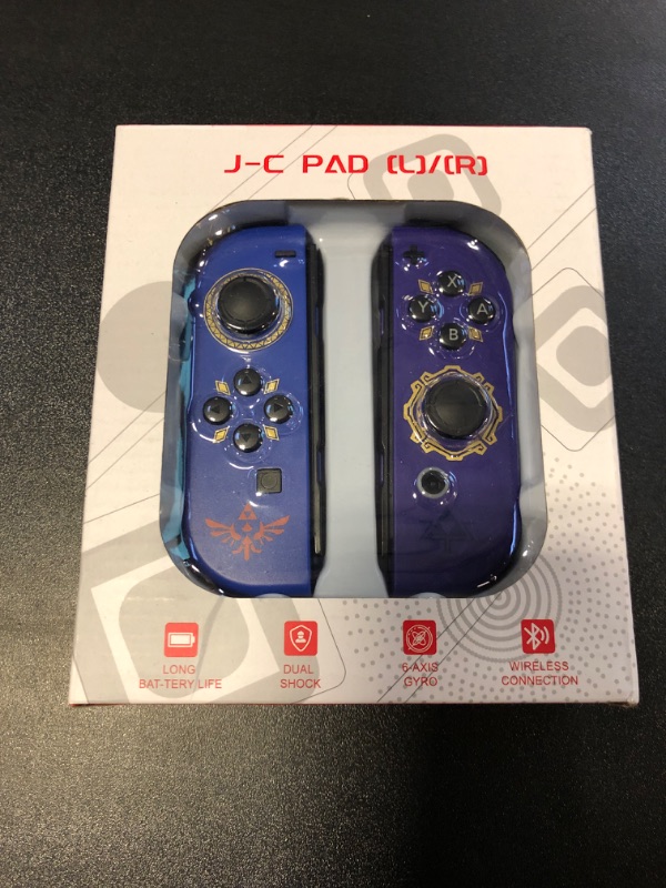 Photo 2 of Nintendo Joy-Con (L)/(R) - The Legend of Zelda: Skyward Sword HD Edition - Switch