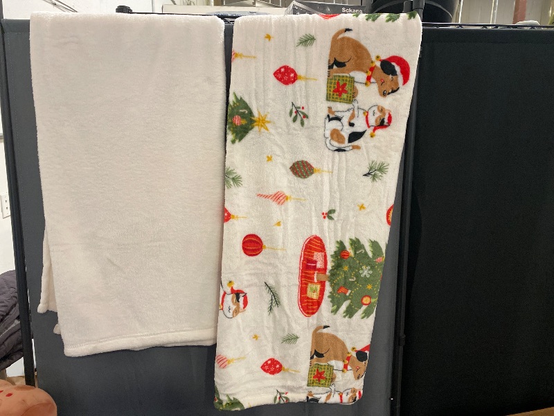 Photo 2 of 2 pack 50x60in plush throw blankets( 1 white and 1 Christmas Puppy & Kitty Printed )