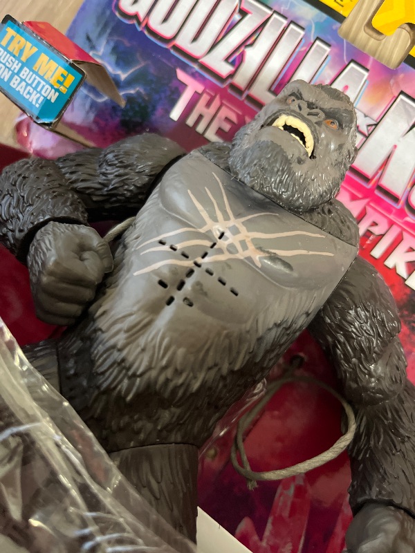 Photo 1 of Godzilla x Kong 7" Battle Roar Kong Figure by Playmates Toys