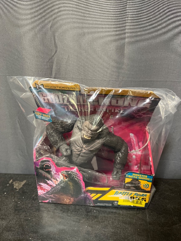 Photo 1 of Godzilla x Kong 7" Battle Roar Kong Figure by Playmates Toys