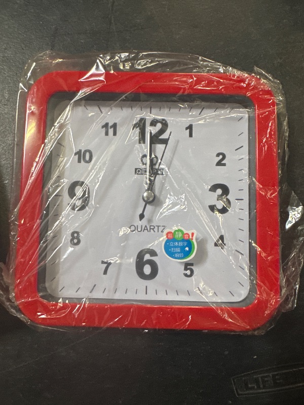 Photo 1 of 6 Inch Simple Small Bedroom Bedside Office Desk Clock, Battery Operated Alarm Clock, Silent No Ticking Analog Quartz Kitchen Living Room Decorative Square Wall Clock-Red
