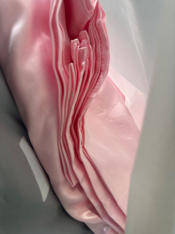 Photo 1 of king Satin Bed Sheets, King Size Sheets Set, 4 Pcs Silky Bedding Set (King, Pink)