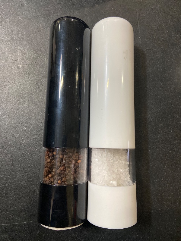 Photo 1 of (2 pack) Kamenstein 8-Inch Battery Operated Grinder Set Black & White, Filled Salt & Pepper Mill Set

