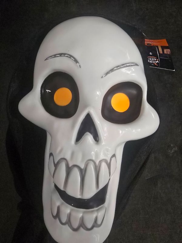Photo 1 of Hyde & Eek Blacklight Glow Ghoul Skull Halloween Prop