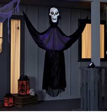 Photo 1 of Hyde & Eek Blacklight Glow Ghoul Skull Halloween Prop