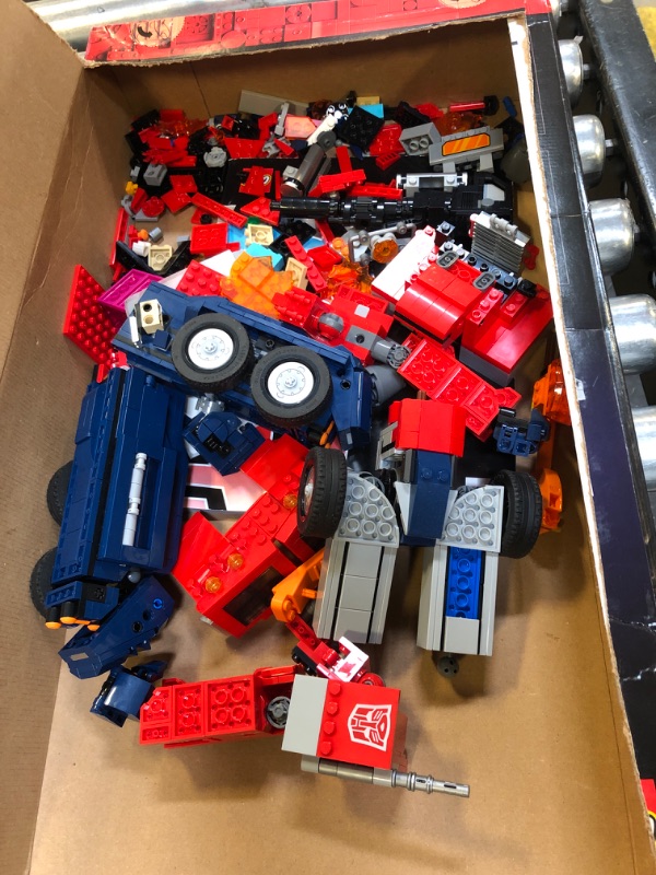 Photo 2 of *FOR PARTS ONLY* LEGO Optimus Prime Building Kit (1508 Pieces)