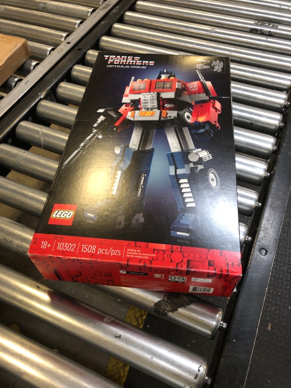 Photo 3 of *FOR PARTS ONLY* LEGO Optimus Prime Building Kit (1508 Pieces)