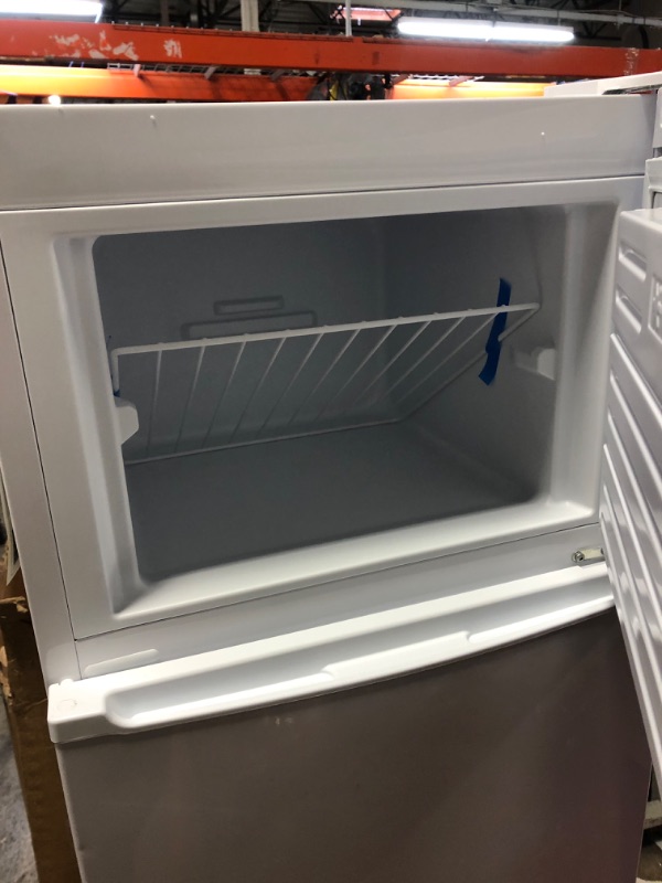 Photo 6 of *** DISTINCT ODOR EMANATING FROM INSIDE FRIDGE / VISIBLE DENTS ON PRODUCT*** West Bend Apartment Refrigerator Freestanding Slim Design Full Fridge with Top Freezer for Condo, House, Small Kitchen Use, 7.4-Cu.Ft, White
