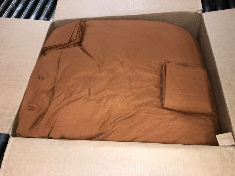 Photo 1 of (UNKNOWN SIZE) ORANGE COMFORTER SET 