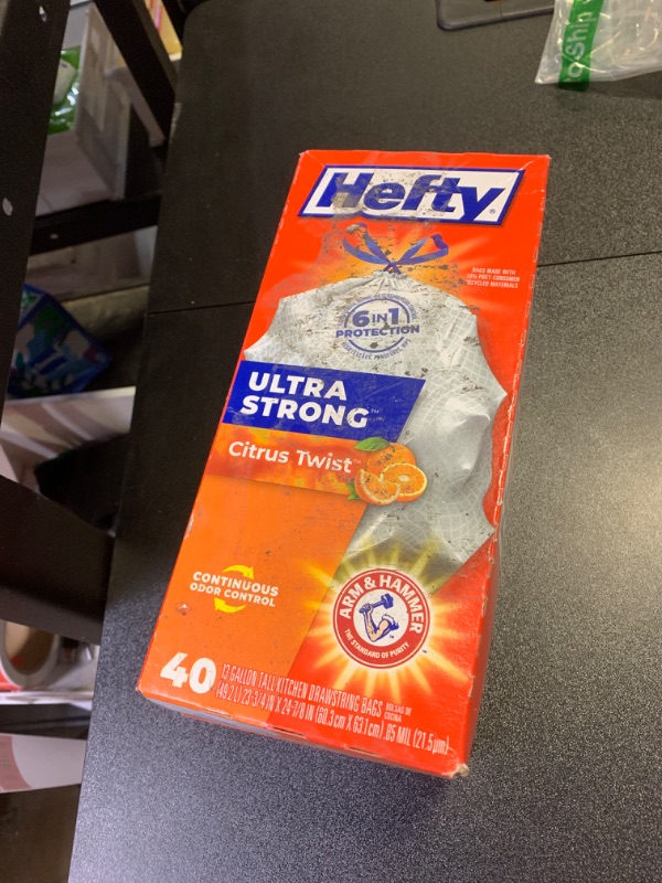 Photo 2 of Hefty Ultra Strong 13 gal Citrus Scent Kitchen Trash Bags Drawstring 40 pk 0.9 mil