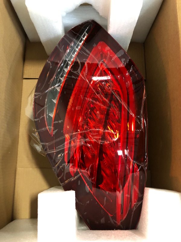 Photo 1 of RH LED Tail Light Fit for 2019 2020 2021 Mercedes Benz C300 C43 AMG C63 AMG S W205 Brake Rear Lamp With Bulbs Assembly Right Passenger Side 2059065003 MB2801160