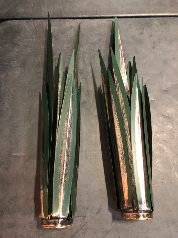 Photo 1 of Large Metal Agave Plant Outdoor Garden Decoration,Outdoor Decorations for Yard,Home Decor Hand Painted Metal Agave Decorative Garden Gift (2 Big Green)