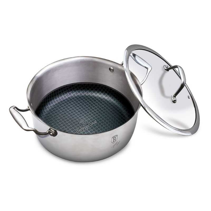 Photo 1 of Stainless steel saucepan with lid 91 FL OZ