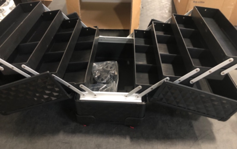 Photo 1 of  Rolling Makeup Case Aluminum Make Up Case, Rolling Cosmetic Organizer with 4 Rolling Wheels Cosmetic Case Pilot Case Beauty Case Travel Trolley Hairdressing Case Cosmetic Trolley
