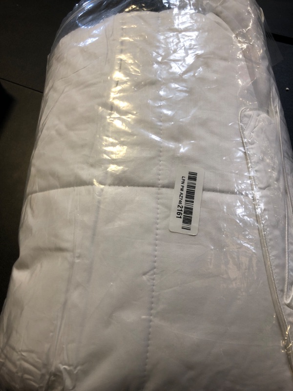 Photo 2 of STWIENER 100% Viscose Made from Bamboo Comforter for Hot Sleepers- Breathable Cooling Silky Soft Duvet Insert Queen Size-with 8 Corner Tabs- All Season Comforter (88x88 Inches, White)