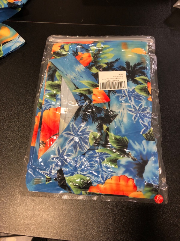 Photo 2 of Summer Button Up Hawaiian Print size XL