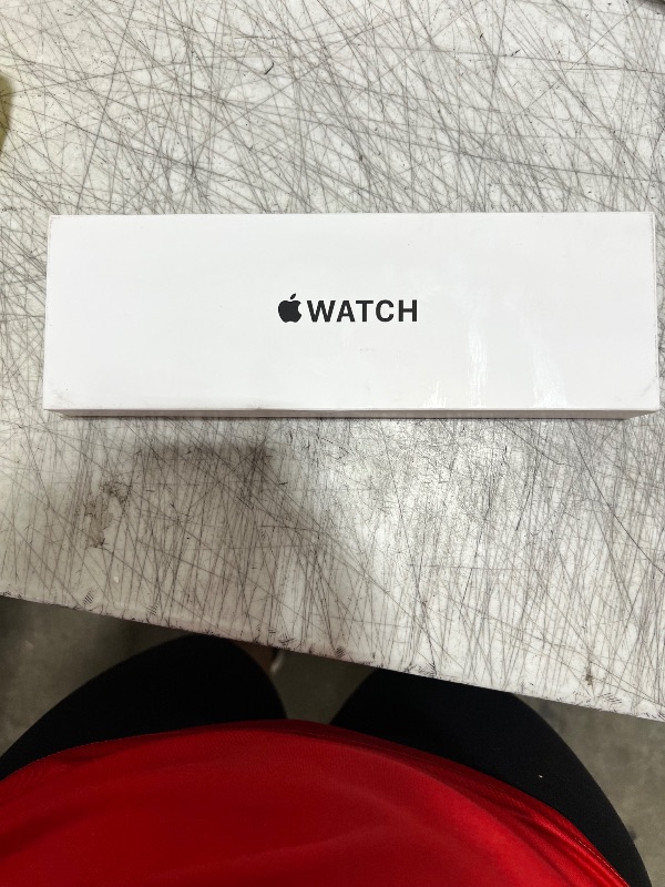 Photo 2 of Apple Watch SE GPS (2023, 2nd Generation) 40mm Midnight Aluminum Case with Midnight Sport Band - S/M
