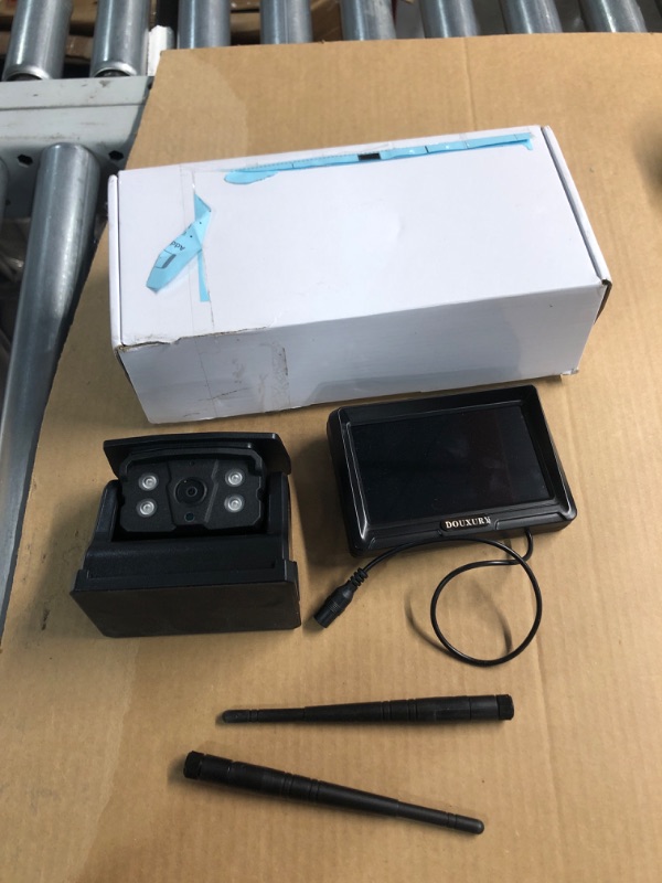 Photo 2 of **FOR PARTS ONLY**(NON REFUNDABLE)
Wireless Backup Camera Solar Magnetic for Car RV Trailer Truck Camper 5th Wheels Hitch Towing No Wiring No Drilling Rechargeable Night Vision Portable Backup Camera with 5" 1080P HD 2-Split Monitor