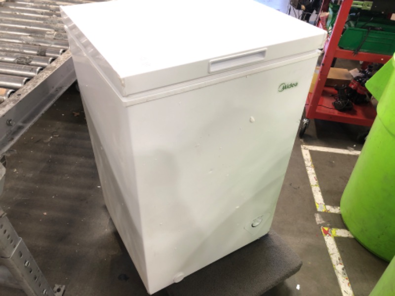 Photo 5 of ***Parts Only***DENTED********** Midea MRC04M3AWW, White 3.5 cu. ft. Mini Freezer, Cubic Feet 3.5 Cubic Feet