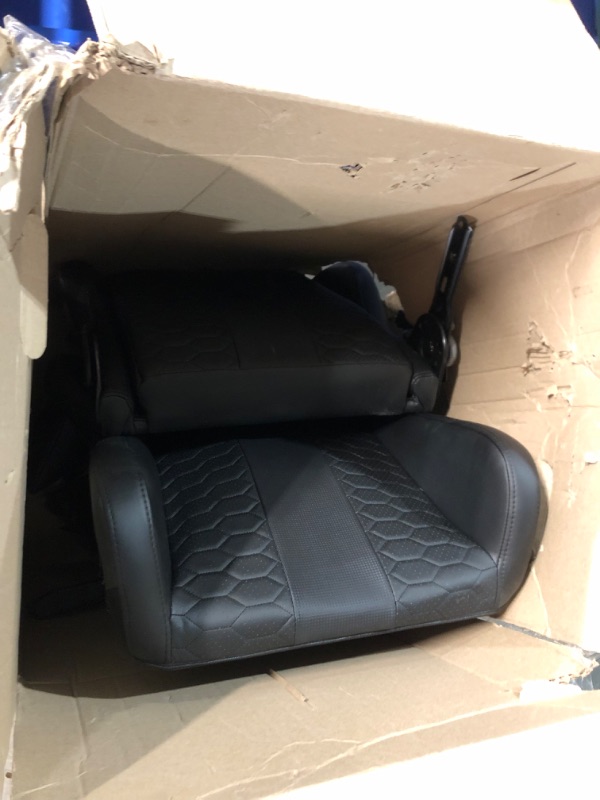 Photo 4 of ***DAMAGED - ARM BROKEN - MISSING PARTS***
Corsair TC100 Relaxed Gaming Chair - Leatherette - Racing-Inspired Design - Lumbar Pillow - Detachable Memory Foam Neck Pillow - Adjustable Seat Height - Adjustable Armrests - Black