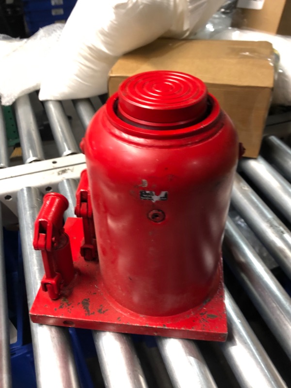 Photo 3 of ***NO PACKAGING - MISSING PARTS - HEAVILY USED - SEE COMMENTS***
BIG RED 50 Ton (100,000 LBs) Torin Heavy Duty Professional Double Piston Car Bottle Jack with Gauge for Construction Stabilization, Red, ATH950001BR