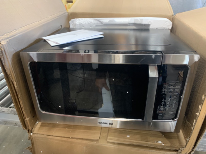 Photo 3 of **see notes** TOSHIBA 4-in-1 ML-EC42P(SS) Countertop Microwave Oven, Smart Sensor, Convection, Air Fryer Combo, Mute Function, Position Memory 13.6" Turntable, 1.5 Cu Ft, 1000W, Silver Silver Air Fryer