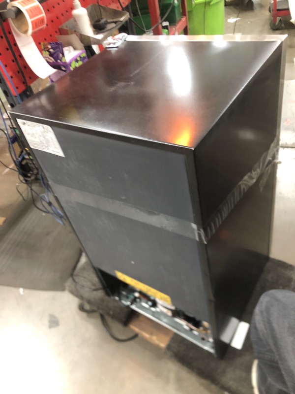 Photo 4 of ***USED - DAMAGED - UNTESTED - SEE COMMENTS***
Whynter Beverage Refrigerator with Glass, 136-Can Cu. Ft. Drink Mini Fridge with Lock and Digital Control, BR-1211DS, 3.4 Cubic Feet, Stainless Steel Door/Black Sides