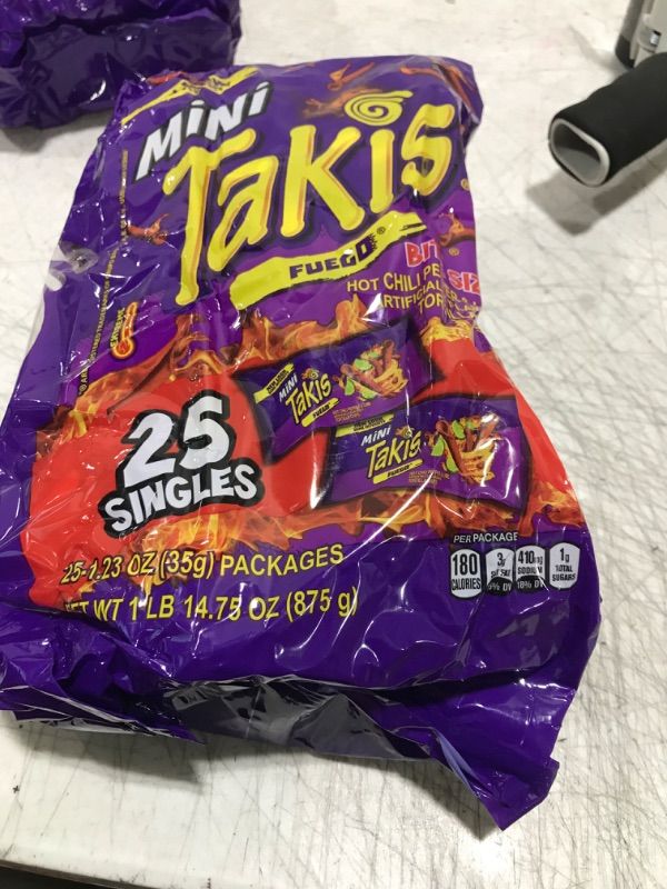 Photo 2 of Takis Fuego Mini 25 pc / 1.23 oz Bite Size Multipack, Hot Chili Pepper & Lime Flavored Extreme Spicy Rolled Tortilla Chips Fuego 1.92 Pound (Pack of 1)
Exp 11/2024