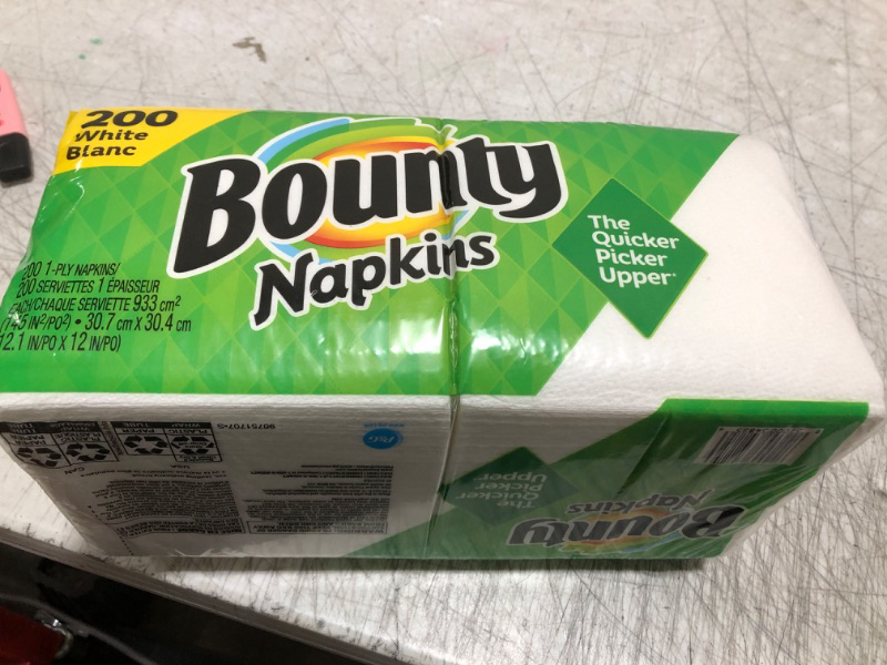 Photo 2 of Bounty Quilted Napkins, 1-ply, 12 1/10 X 12, Assorted - Print or White, 200/pack ( PGC34885 )