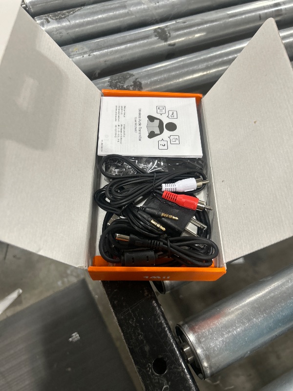 Photo 1 of 1Mii B06TX+ Long Range Bluetooth 5.2 Transmitter for TV/PC/Projector to 2 Wireless Headphones/Speakers, Bluetooth Adapter for TV w/Screen Display Plug n Play, aptX Low Latency & HD Audio