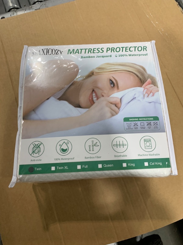 Photo 3 of MAXICOZY Twin Waterproof Mattress Protector, 3D Air Bamboo Mattress Protector Jacquard Fabric, 100% Waterproof & Beathable Twin Mattress Cover, Deep Pockets up to 20" (White)