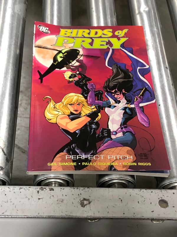 Photo 2 of Birds Of Prey Perfect Pitch TP (Birds of Prey (DC Comics)) by Gail Simone (23-Feb-2007) Paperback