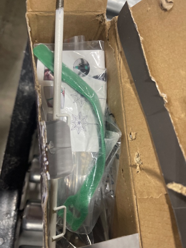 Photo 1 of YEAHOME Christmas Tree Topper, White 3D Lighted 5-Point Star Tree Topper with Snow-White Snowflake Projector for Christmas Treetop, Lights Xmas Tree Topper for Christmas Tree Decorations