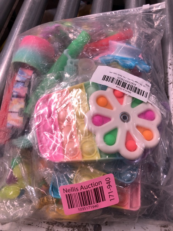 Photo 2 of ***SEE NOTES BEFORE BIDDING***
Fidget Toys Set, 160 Pack Sensory Toys Party Favors Kids Autism Autistic Children, Classroom Treasure Box Chest Prizes Pinata Stuffer Gifts Small Mini Bulk Toy Carnival ADHD