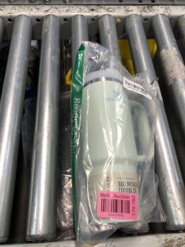 Photo 2 of (MISSING STRAW) Stanley Quencher H2.0 FlowState Stainless Steel Vacuum Insulated Tumbler with Lid and Straw for Water 30 OZ GREEN