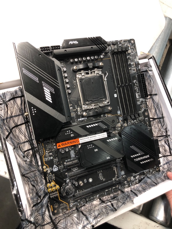 Photo 2 of (READ FULL POST) MSI MAG X670E Tomahawk WiFi Gaming Motherboard (AMD Ryzen 9000/8000/7000 Series Processors, AM5, DDR5, PCIe 5.0, SATA 6Gb/s, M.2, USB 3.2 Gen 2, Wi-Fi 6E, Bluetooth 5.3, 2.5Gbps LAN, HDMI/DP, ATX)