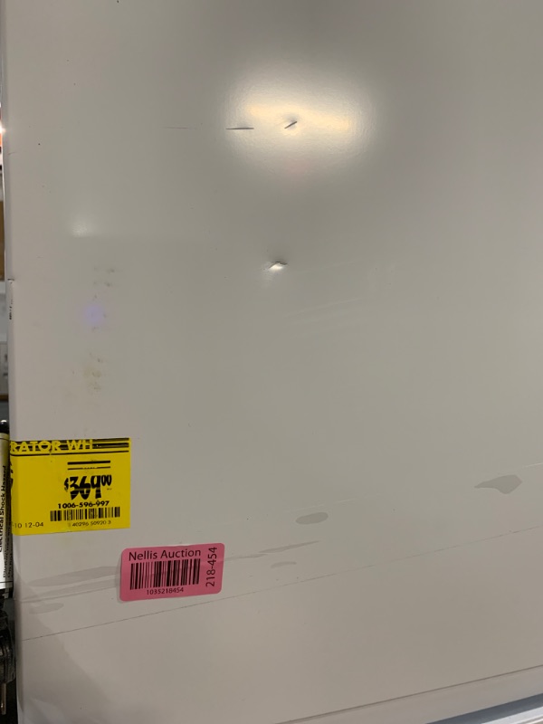 Photo 5 of ***TRUCK / TRAILER PICK UP*** ***OUTSIDE AND INSIDE SCUFFED / DENTED***
10.1 cu. ft. Top Freezer Refrigerator in White VASSANI