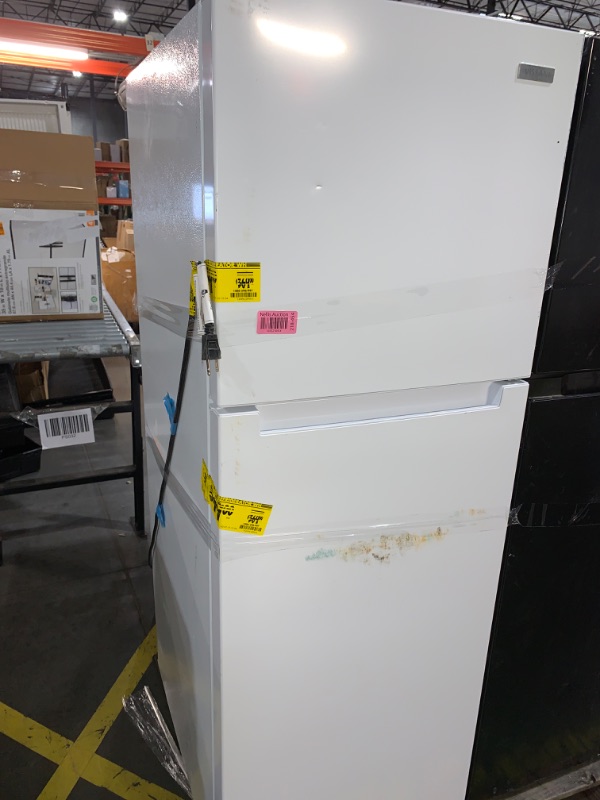 Photo 3 of ***TRUCK / TRAILER PICK UP*** ***OUTSIDE AND INSIDE SCUFFED / DENTED***
10.1 cu. ft. Top Freezer Refrigerator in White VASSANI