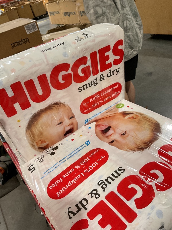 Photo 1 of (Full box) (see all images)Huggies Size 5 Diapers, Snug & Dry Baby Diapers, Size 5 (27+ lbs), 156 Count (2 Packs of 78), Packaging May Vary