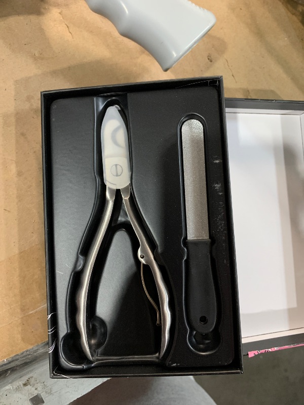 Photo 1 of (USED/FAIR) Gobeigo Upgrade Wide Open Dog Nail Clippers for Large Dogs Cut Like Butter, Heavy Duty Dog Nail Trimmer Full Metal Razor Sharp Professional for All Dogs Cats with Thick Toenail