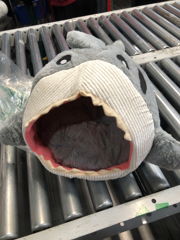 Photo 1 of (Similar to Stock Photo)
QWINEE Cat Mat Shark-Shaped Kennel Kitten Bed Hideout House Warm Soft Comfortable Semi-Closed Cat Dog Nest Grey Small