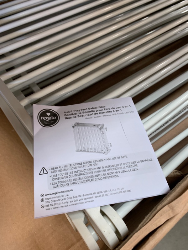 Photo 1 of * MISSING PARTS* Regalo 194-Inch Super Wide Adjustable Baby Gate and Play Yard, 2-In-1, Bonus Kit, 4 Count (Pack of 1)
