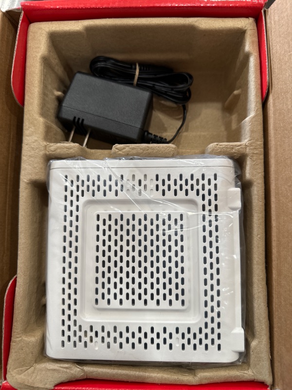 Photo 2 of ARRIS SB8200 SURFboard DOCSIS 3.1 Cable Modem