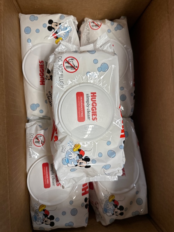 Photo 2 of *9 out of the 11 // missing two** Huggies Simply Clean Fragrance-Free Baby Wipes, Unscented Diaper Wipes, 11 Flip-Top Packs (704 Wipes Total) 64 Count (Pack of 11)