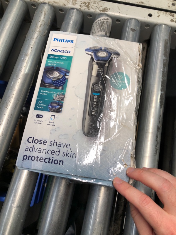 Photo 4 of (READ FULL POST) Philips Norelco Shaver 7200, Rechargeable Wet & Dry Electric Shaver with SenseIQ Technology and Pop-up Trimmer S7887/82