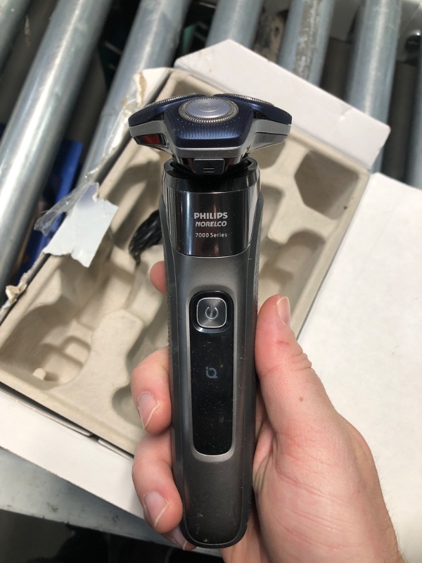 Photo 3 of (READ FULL POST) Philips Norelco Shaver 7200, Rechargeable Wet & Dry Electric Shaver with SenseIQ Technology and Pop-up Trimmer S7887/82