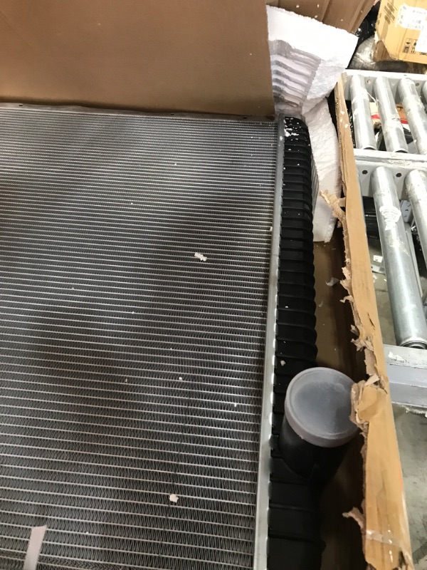 Photo 3 of *MINOR DAMAGE* Spectra Premium 2001-3510P Plastic Aluminum Heavy Duty HD Radiator